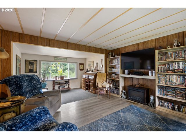 4826 RHODODENDRON Loop, Florence, OR 97439