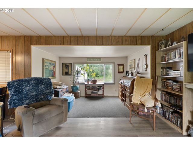 4826 RHODODENDRON Loop, Florence, OR 97439