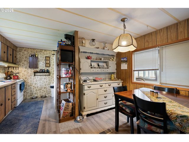 4826 RHODODENDRON Loop, Florence, OR 97439