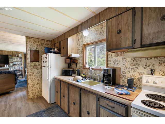 4826 RHODODENDRON Loop, Florence, OR 97439