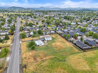 7400 Lakeview Drive, White City, OR 97503
