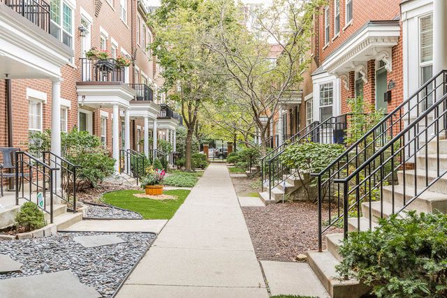 220 W Scott Street A, Chicago, IL 60610