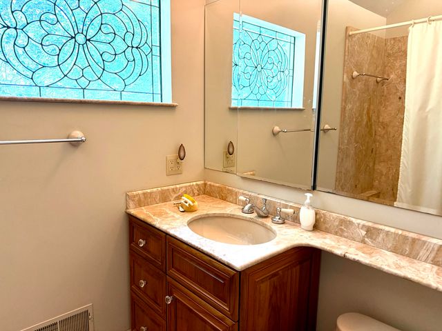 19 S Moorland Drive, Battle Creek City, MI 49015