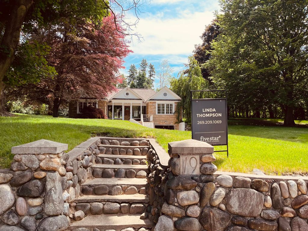 19 S Moorland Drive, Battle Creek City, MI 49015