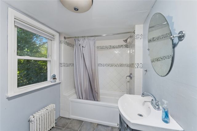 39 Hilton Street, Tiverton, RI 02878