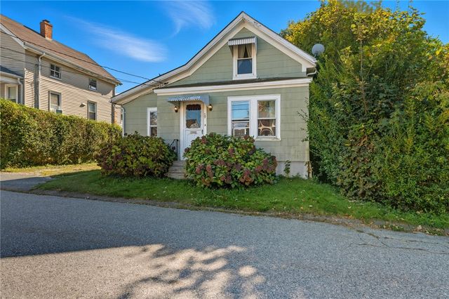 39 Hilton Street, Tiverton, RI 02878