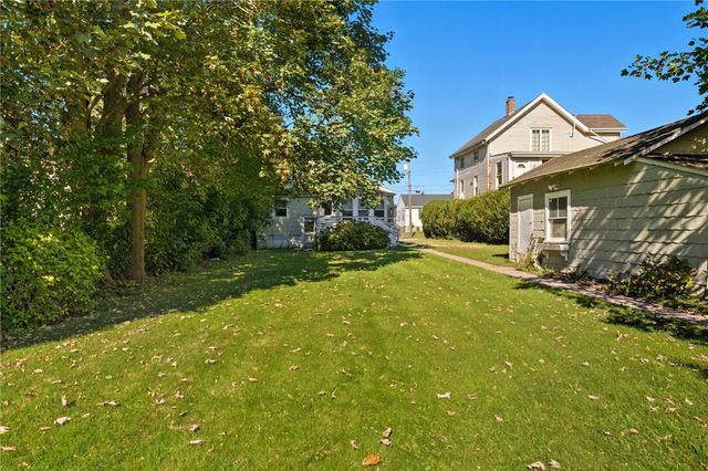 39 Hilton Street, Tiverton, RI 02878