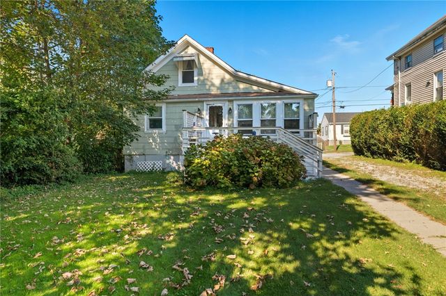 39 Hilton Street, Tiverton, RI 02878