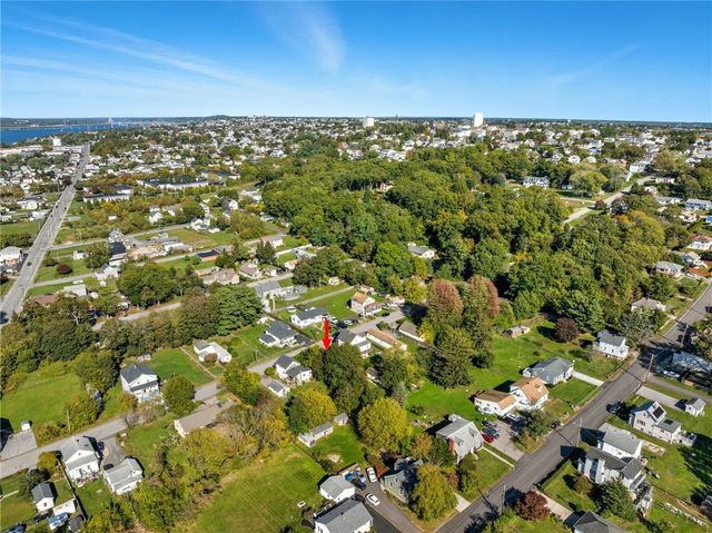 39 Hilton Street, Tiverton, RI 02878