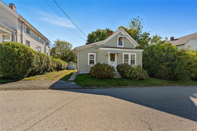 39 Hilton Street, Tiverton, RI 02878