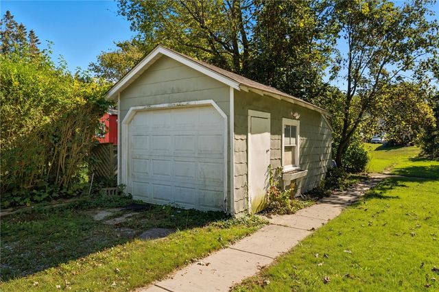 39 Hilton Street, Tiverton, RI 02878