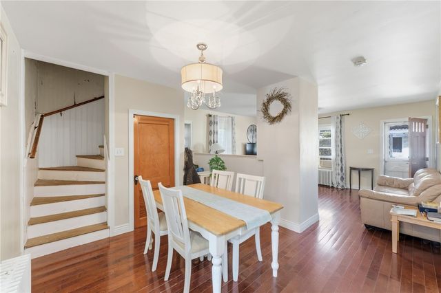 39 Hilton Street, Tiverton, RI 02878