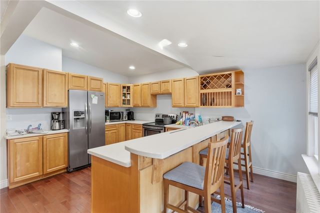 39 Hilton Street, Tiverton, RI 02878