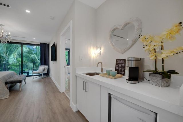 1238 NE 17th Avenue 2, Fort Lauderdale, FL 33304