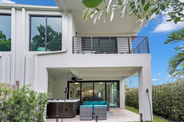 1238 NE 17th Avenue 2, Fort Lauderdale, FL 33304