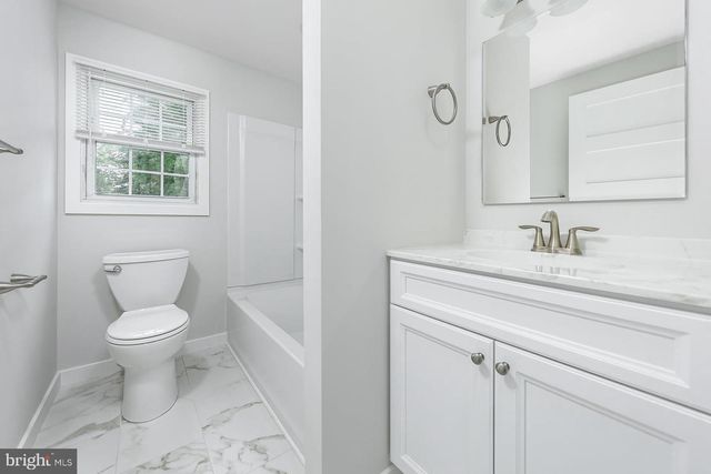 228 LEONA CT, Woodbury, NJ 08096