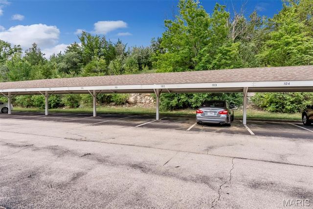 33 Kassebaum Lane 300, St Louis, MO 63129