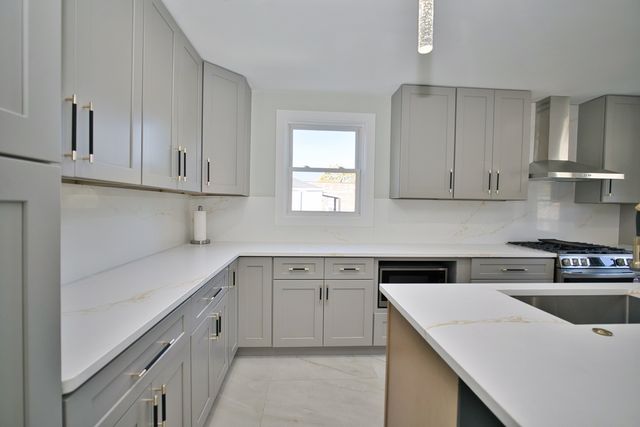 2830 W Summerdale Avenue 2, Chicago, IL 60625