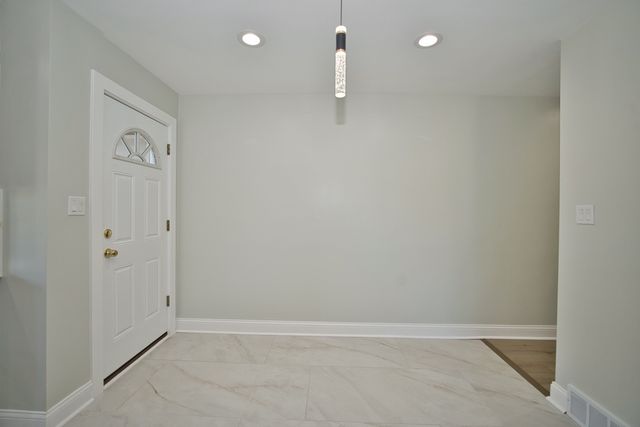 2830 W Summerdale Avenue 2, Chicago, IL 60625