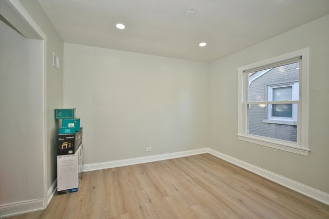 2830 W Summerdale Avenue 2, Chicago, IL 60625