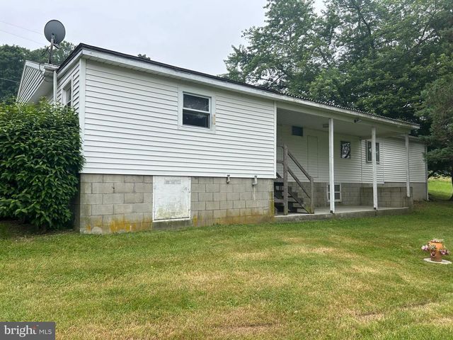 4691 BENTZ RD, Spring Grove, PA 17362