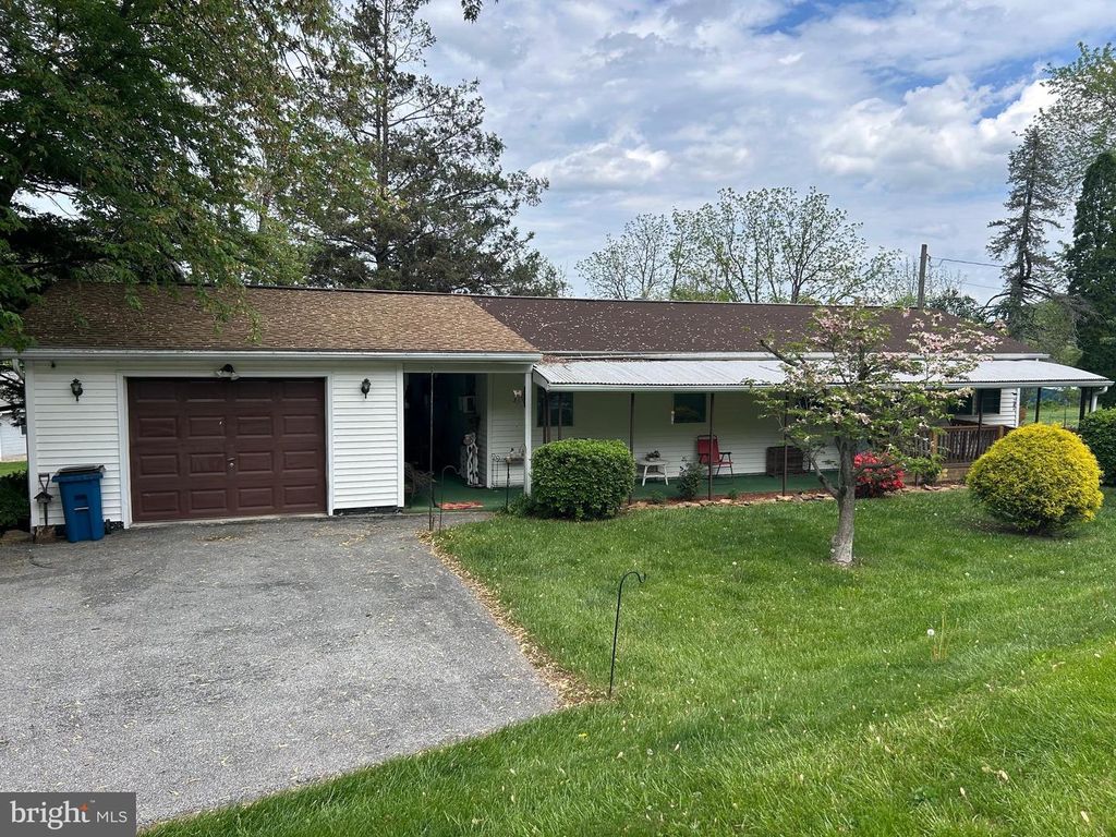 4691 BENTZ RD, Spring Grove, PA 17362