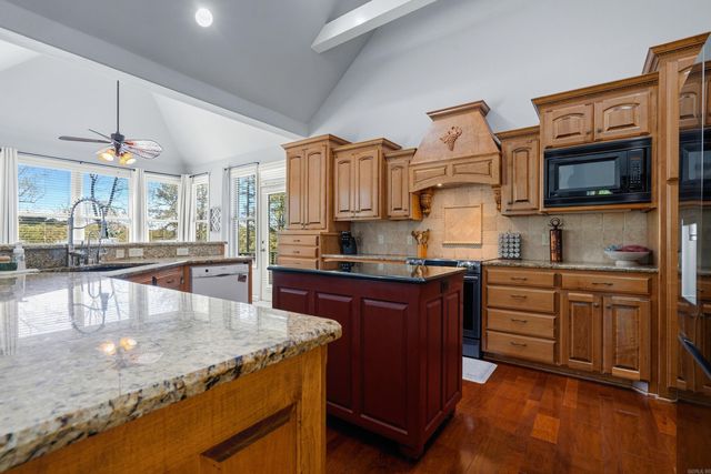 7 Aventura Trace, Hot Springs Village, AR 71909