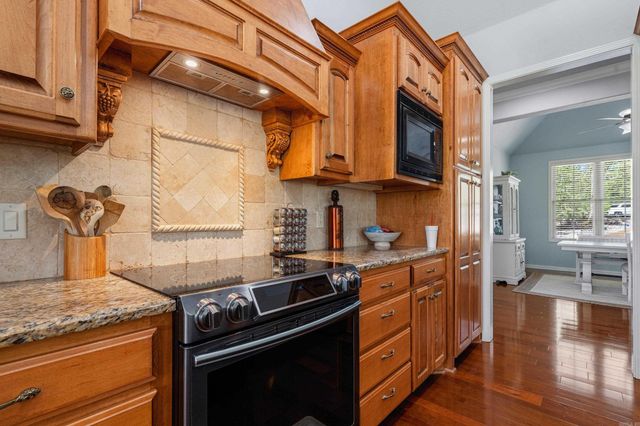 7 Aventura Trace, Hot Springs Village, AR 71909