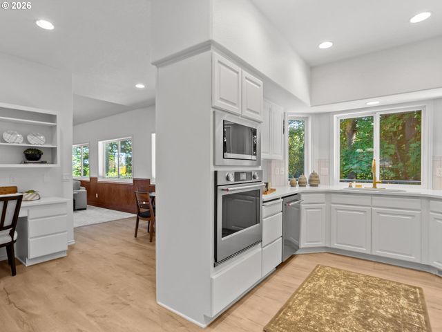 8226 Sw LIZ Pl, Beaverton, OR 97007