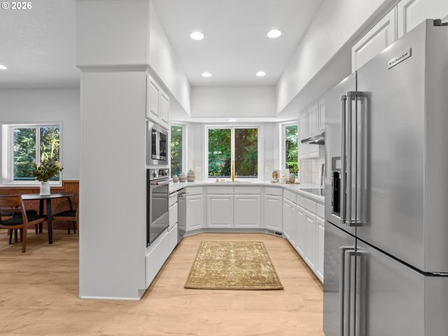 8226 Sw LIZ Pl, Beaverton, OR 97007