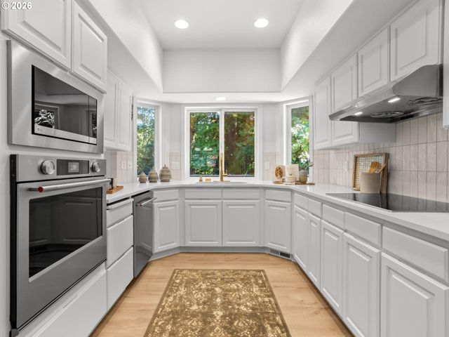 8226 Sw LIZ Pl, Beaverton, OR 97007
