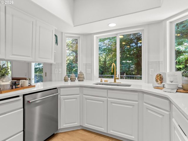 8226 Sw LIZ Pl, Beaverton, OR 97007