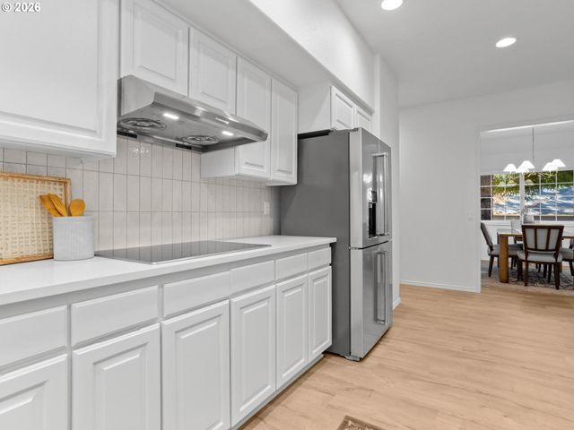 8226 Sw LIZ Pl, Beaverton, OR 97007