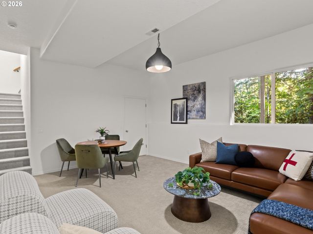 8226 Sw LIZ Pl, Beaverton, OR 97007