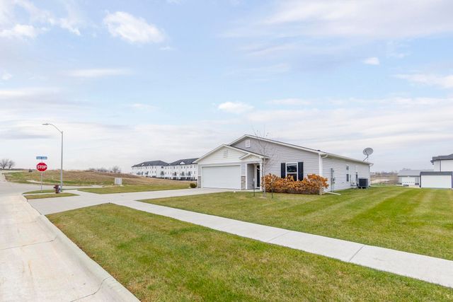 324 Post Oak Drive, Cedar Falls, IA 50613