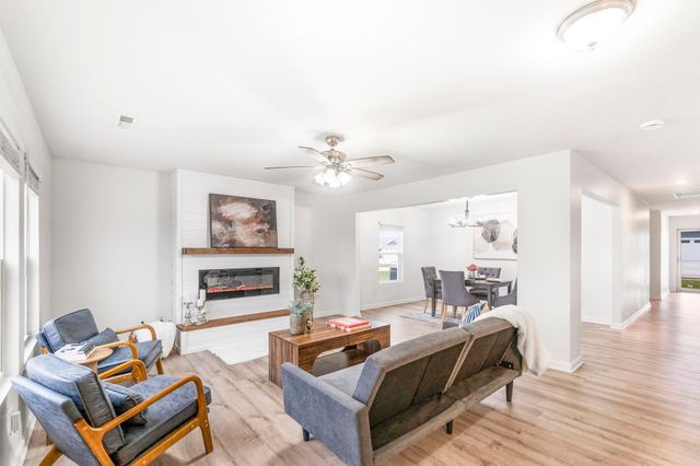 324 Post Oak Drive, Cedar Falls, IA 50613