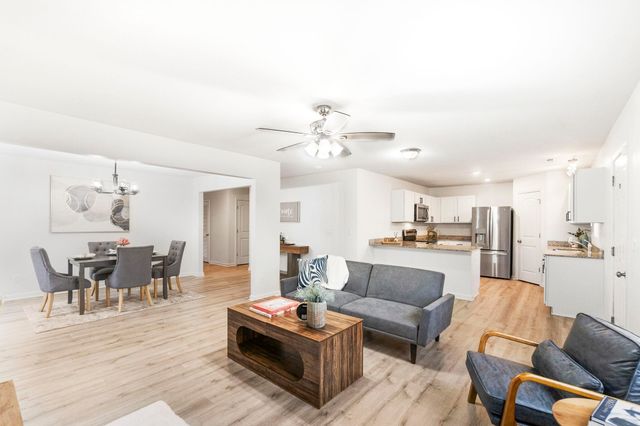 324 Post Oak Drive, Cedar Falls, IA 50613