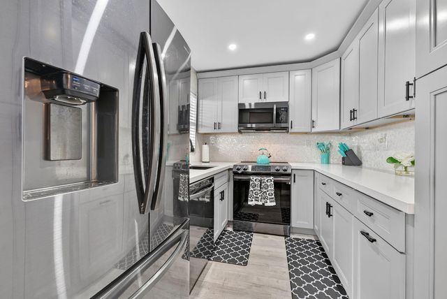 535 Hendricks Isle 208, Fort Lauderdale, FL 33301