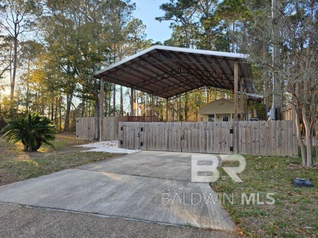 182 Defuniak Loop, Lillian, AL 36549