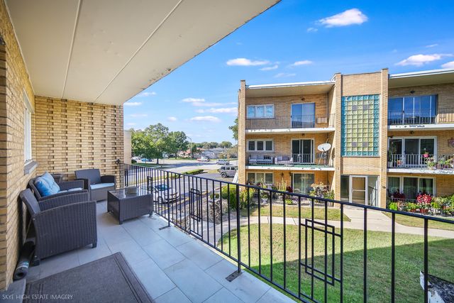 10320 S Pulaski Road 205A, Oak Lawn, IL 60453