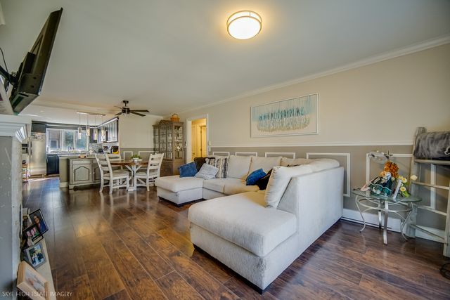 10320 S Pulaski Road 205A, Oak Lawn, IL 60453