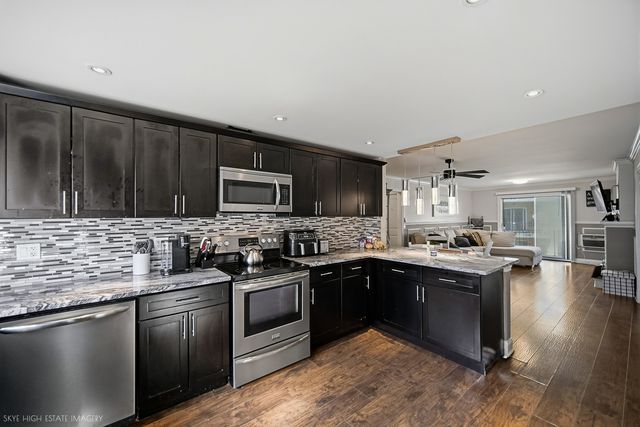 10320 S Pulaski Road 205A, Oak Lawn, IL 60453