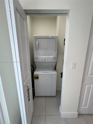 8001 NW 41st St 406, Doral, FL 33168