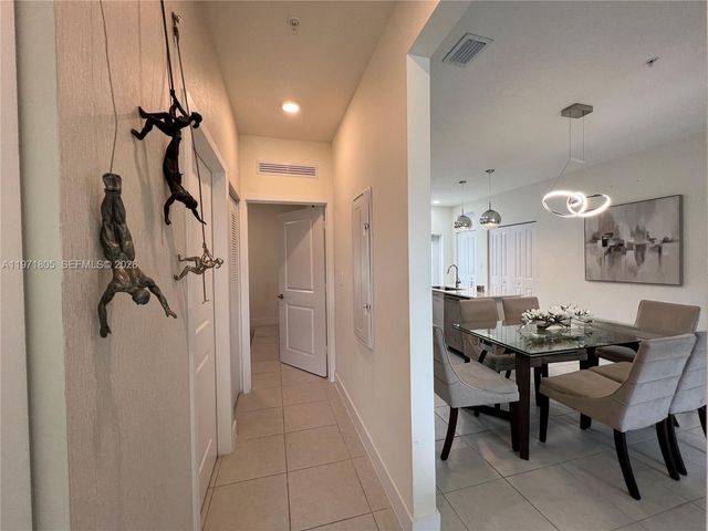 8001 NW 41st St 406, Doral, FL 33168