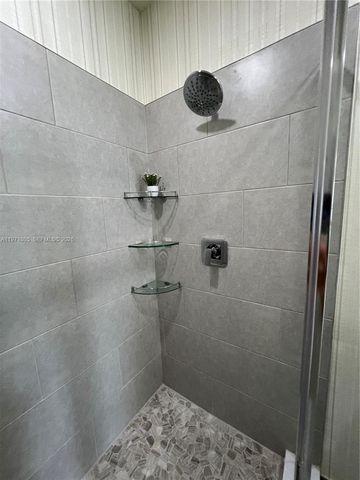 8001 NW 41st St 406, Doral, FL 33168