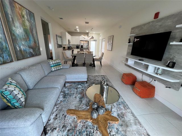 8001 NW 41st St 406, Doral, FL 33168