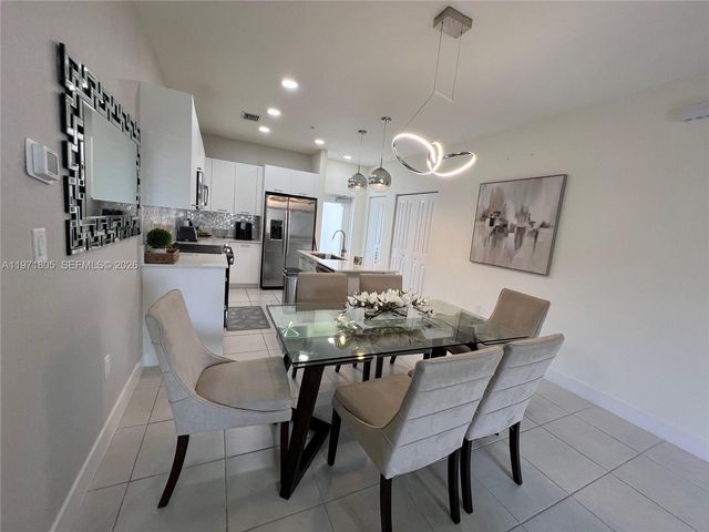 8001 NW 41st St 406, Doral, FL 33168