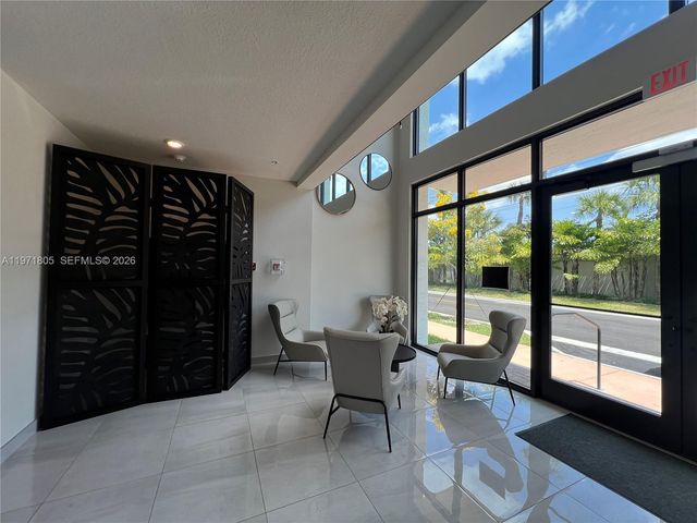 8001 NW 41st St 406, Doral, FL 33168