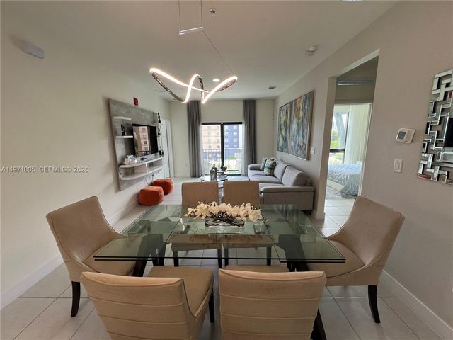 8001 NW 41st St 406, Doral, FL 33168