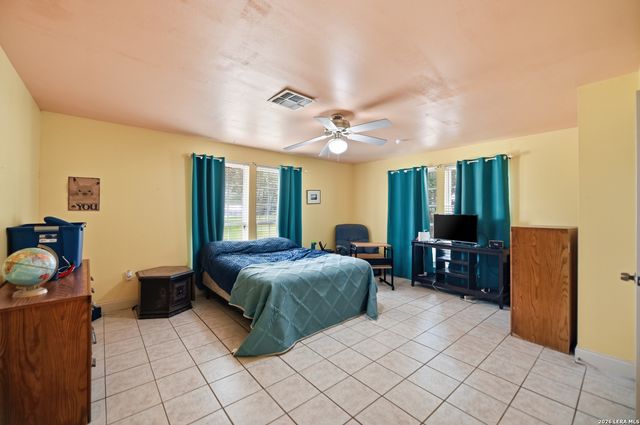 1027 Bluebonnet, Adkins, TX 78101